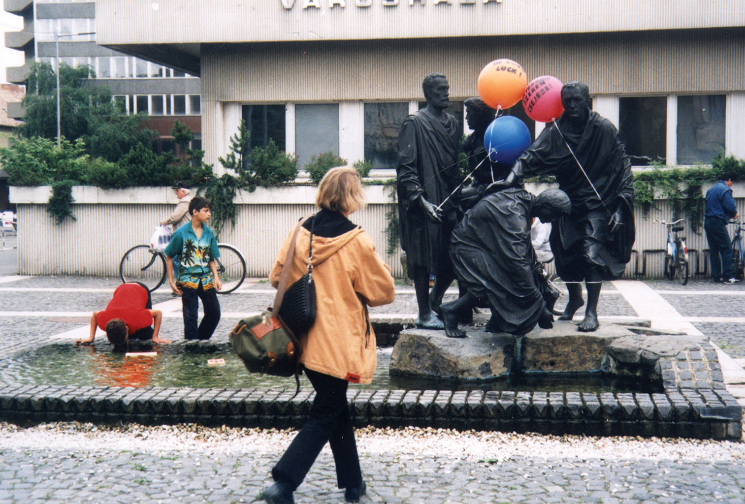 KUNST IM ÖFFENTLICHEN RAUM